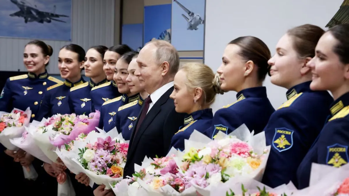 russian-sex-at-work-office-breaks-vladimir-putin-moscow-birth-rate-decline-russia-population-ukraine-war